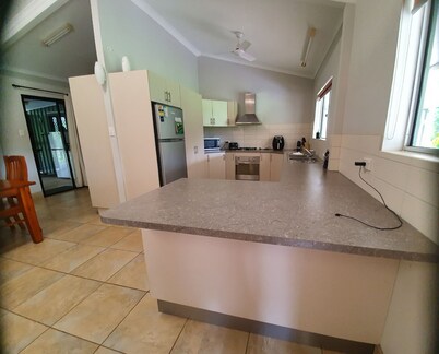 Curlew Lodge -1 road back from beach. Limited WiFi is now available