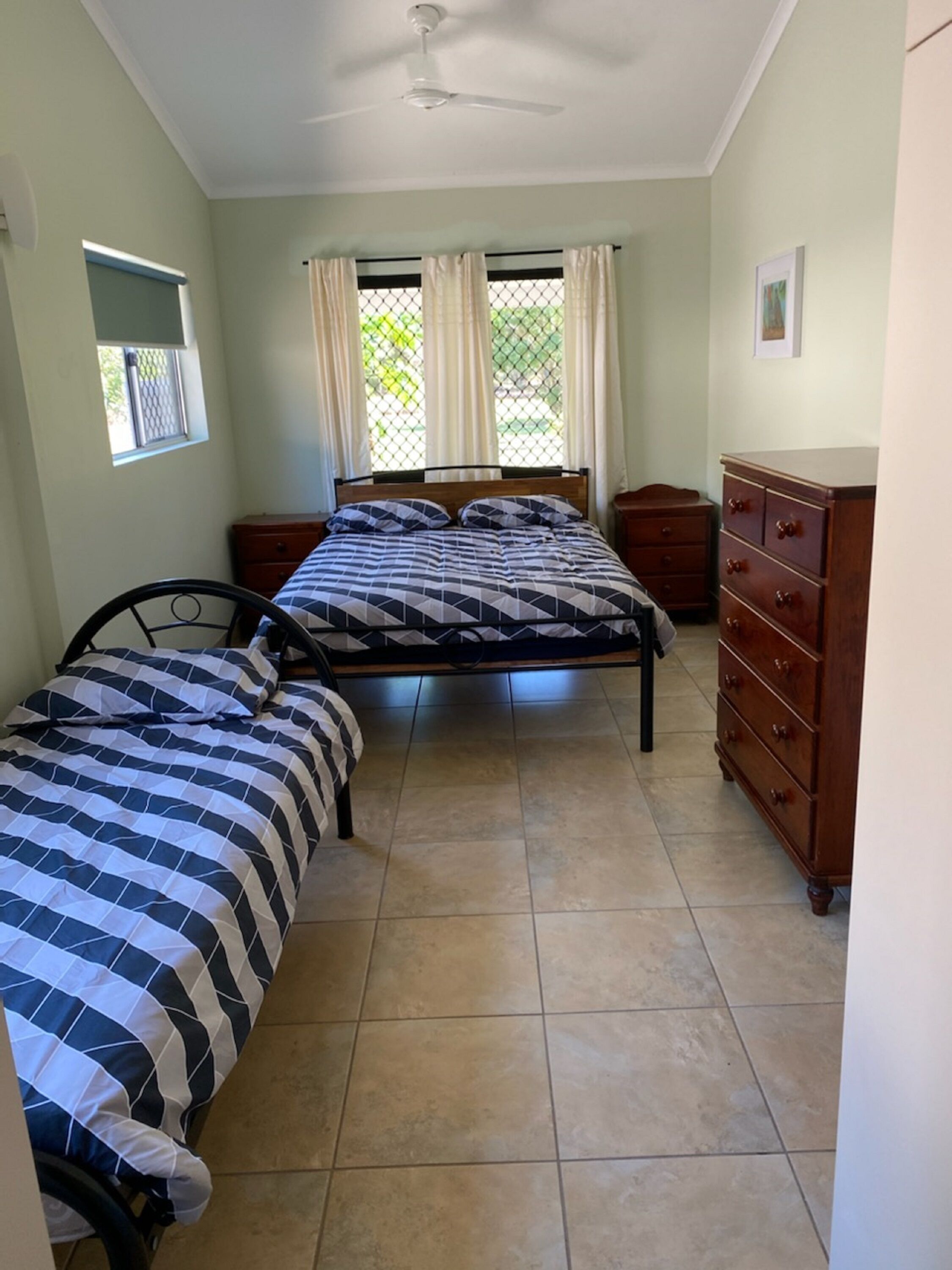 Curlew Lodge -1 road back from beach. Limited WiFi is now available — image 19