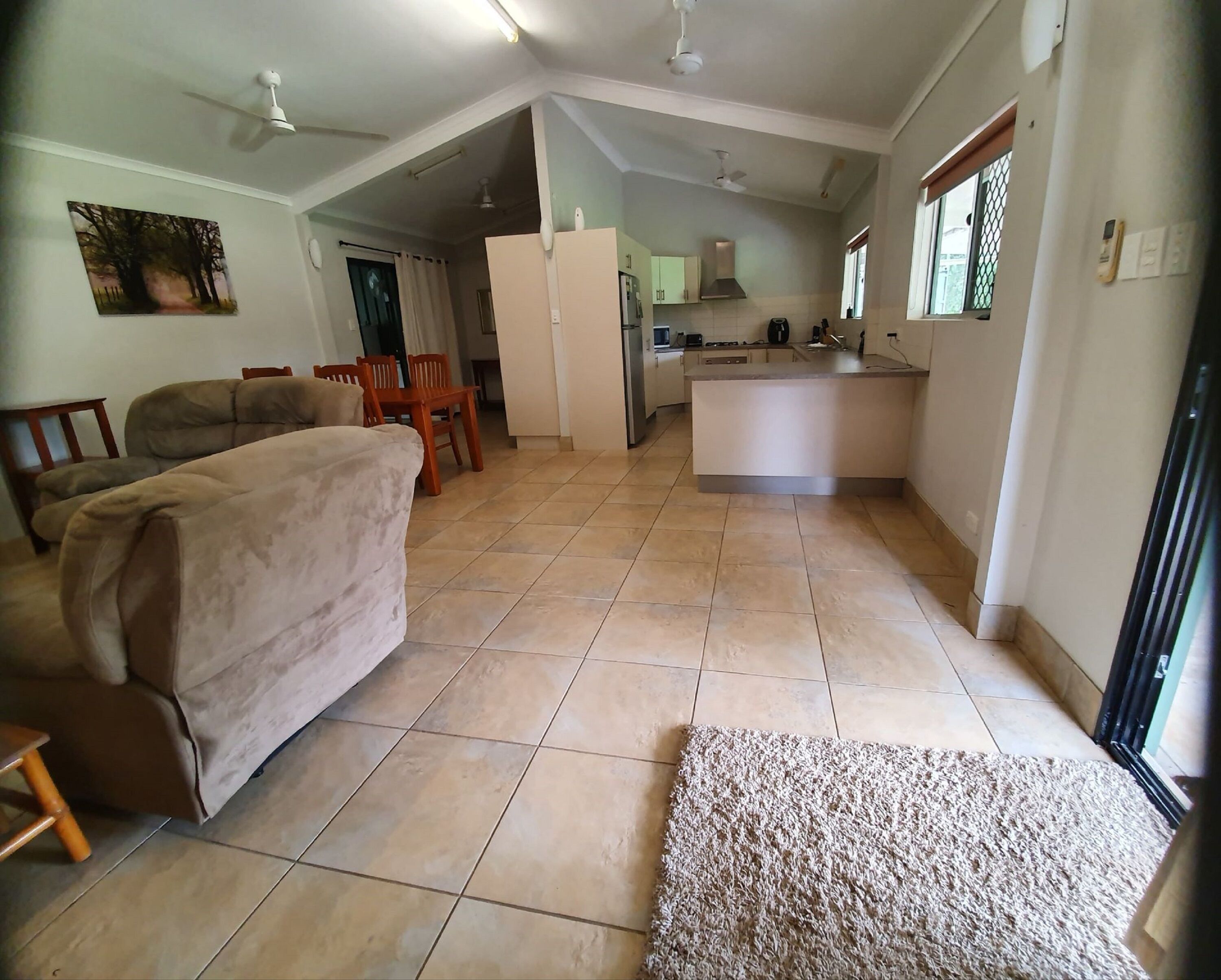 Curlew Lodge -1 road back from beach. Limited WiFi is now available — image 4