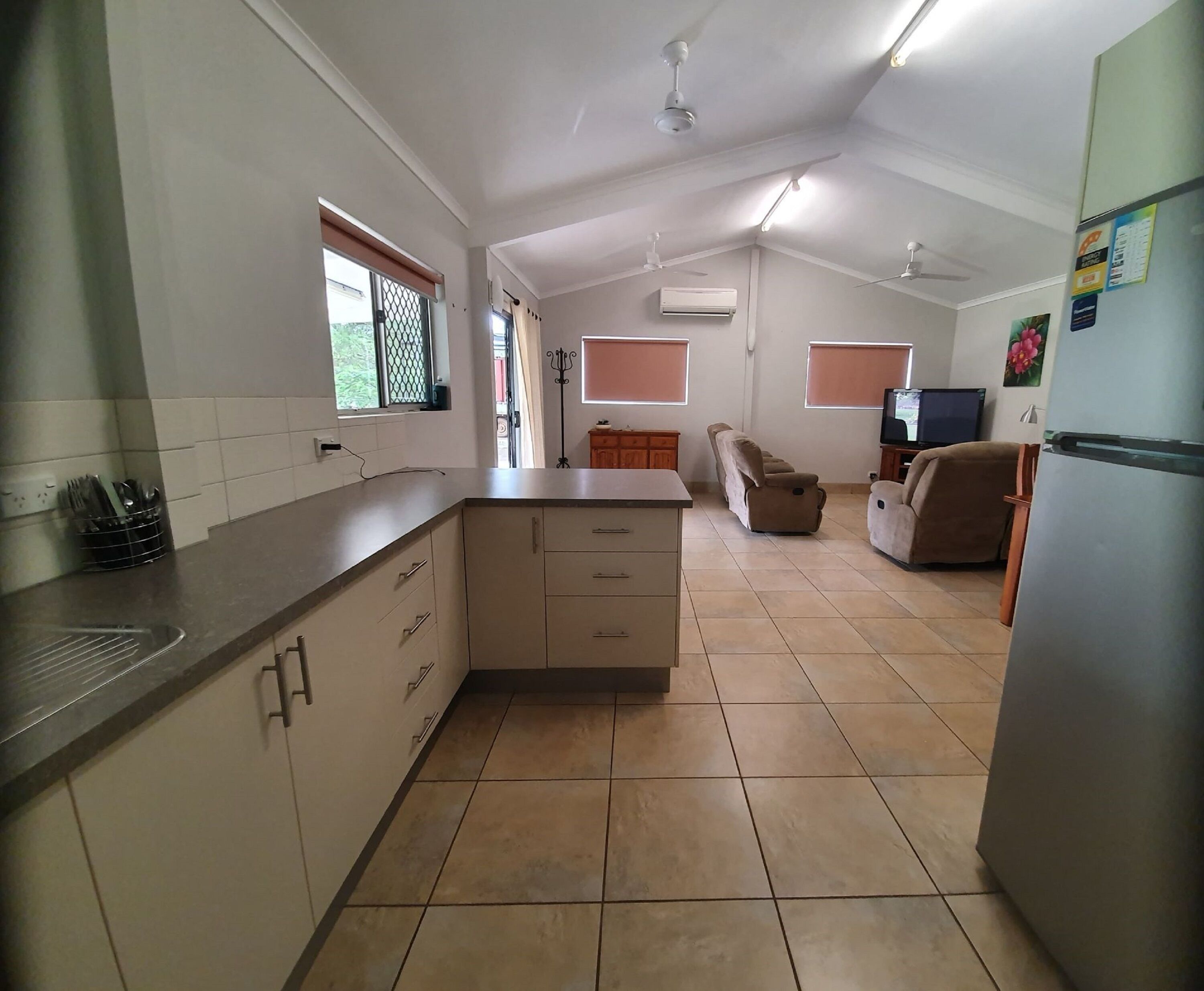 Curlew Lodge -1 road back from beach. Limited WiFi is now available — image 16