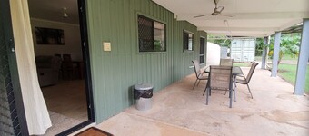 Curlew Lodge -1 road back from beach. Limited WiFi is now available