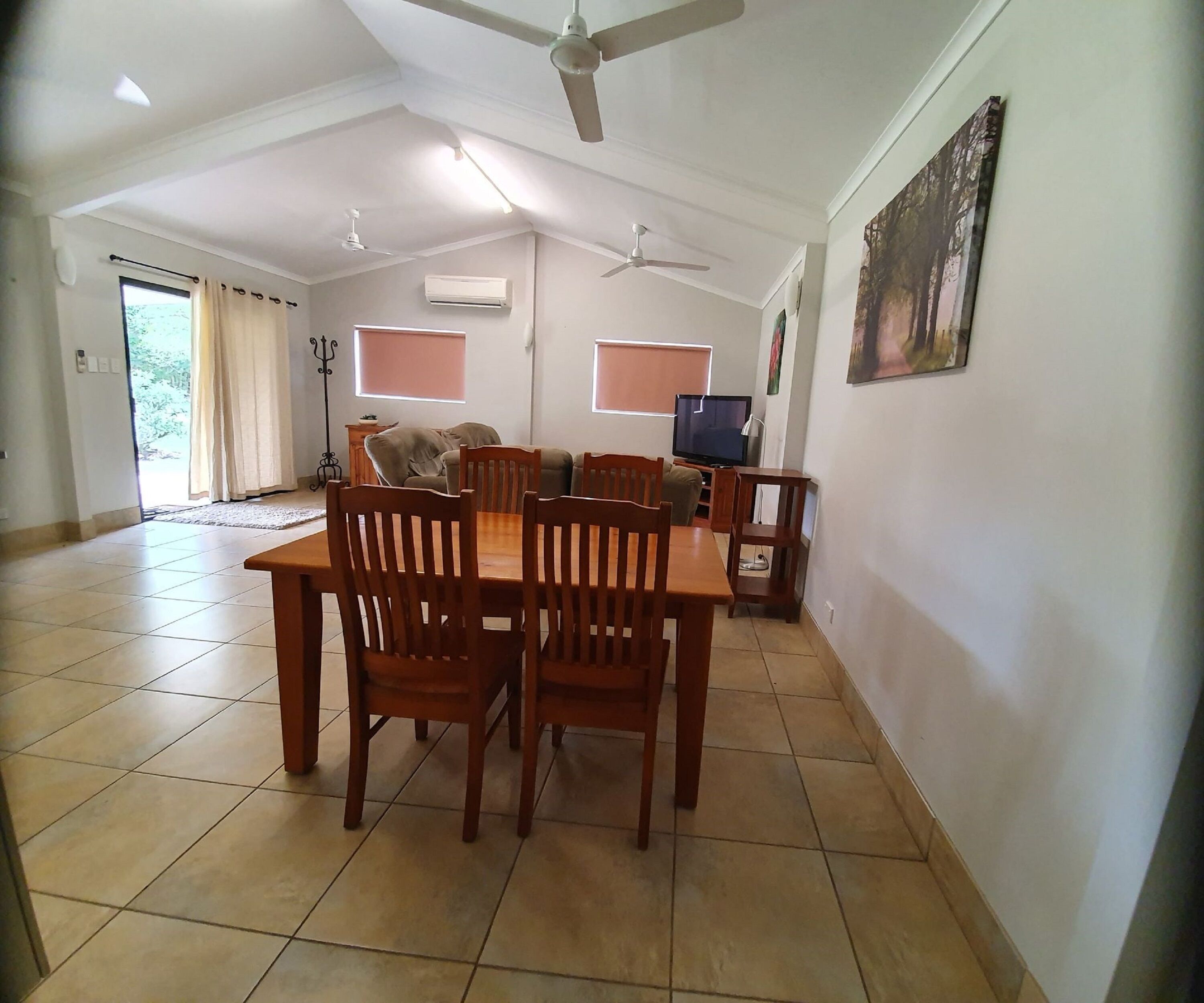 Curlew Lodge -1 road back from beach. Limited WiFi is now available — image 13