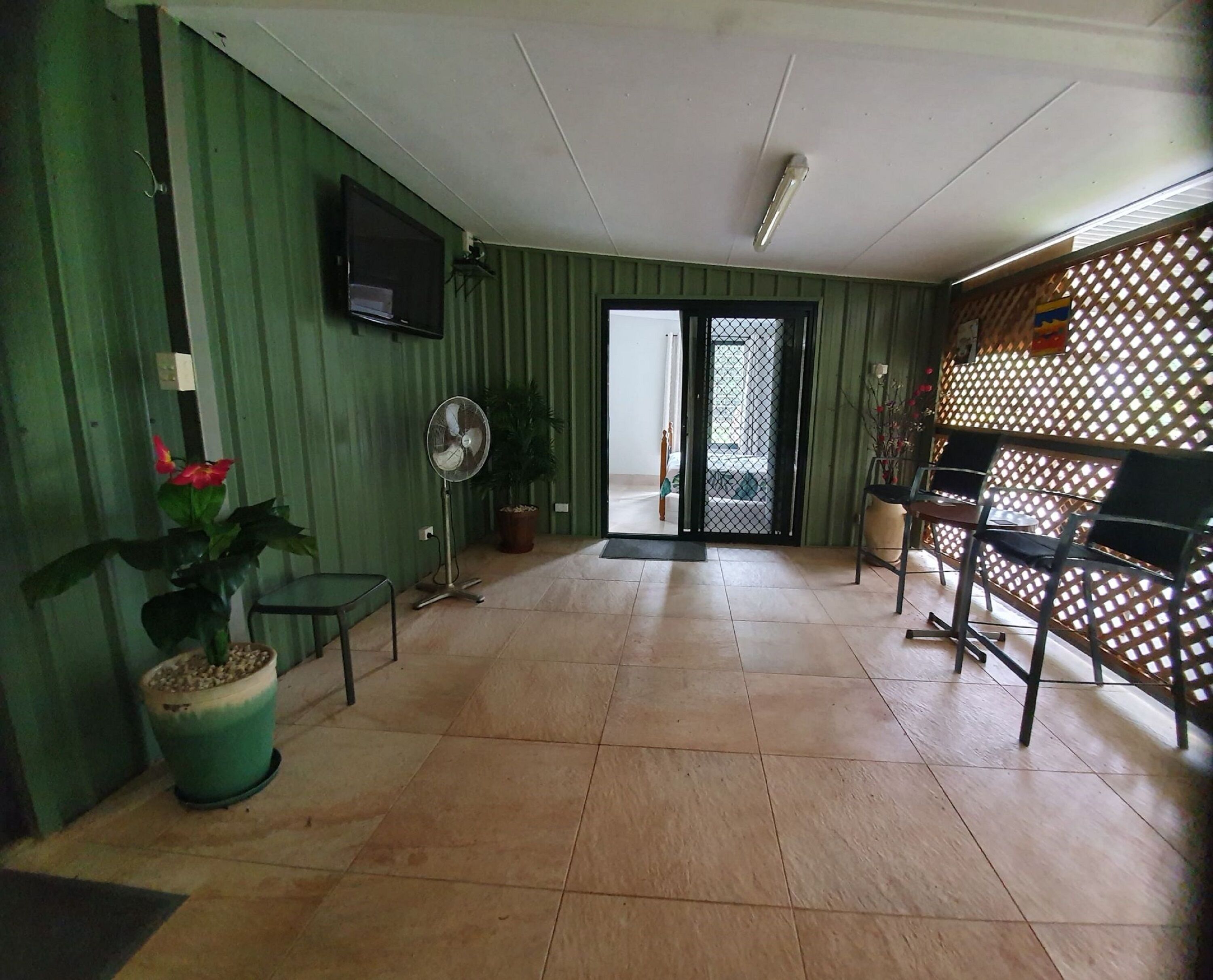 Curlew Lodge -1 road back from beach. Limited WiFi is now available — image 6