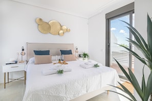 Luxury Penthouse, Multiple Bedrooms, 2 Bathrooms, Mountainside (Sunset Mar Azul Sunny Views)