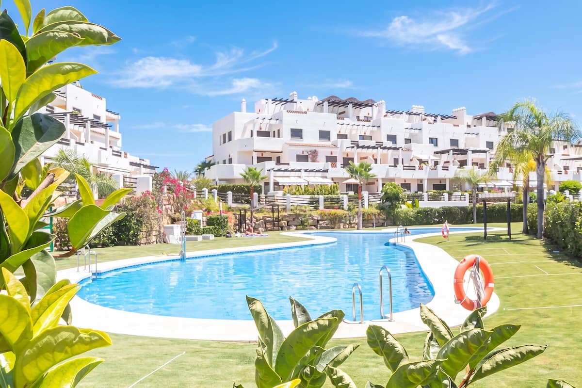 Apartamento família, 2 quartos, 2 banheiros, ao lado da montanha (Sunset Golf Estepona Family&Pool) | Piscina | Piscina externa sazonal