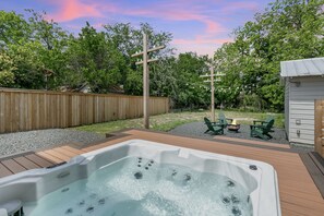 Outdoor spa tub