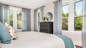 2 bedrooms, iron/ironing board, free WiFi, bed sheets