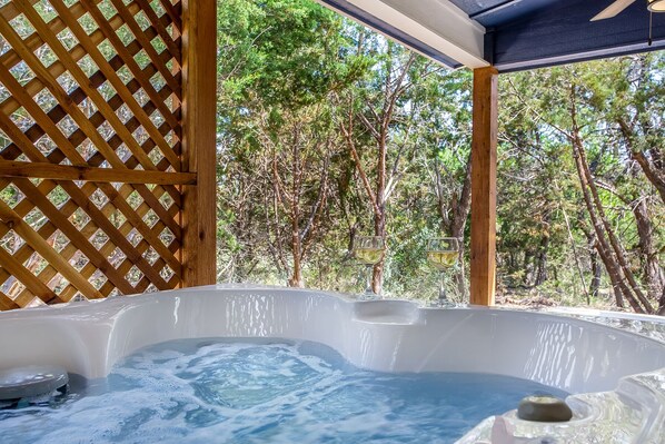 Outdoor spa tub
