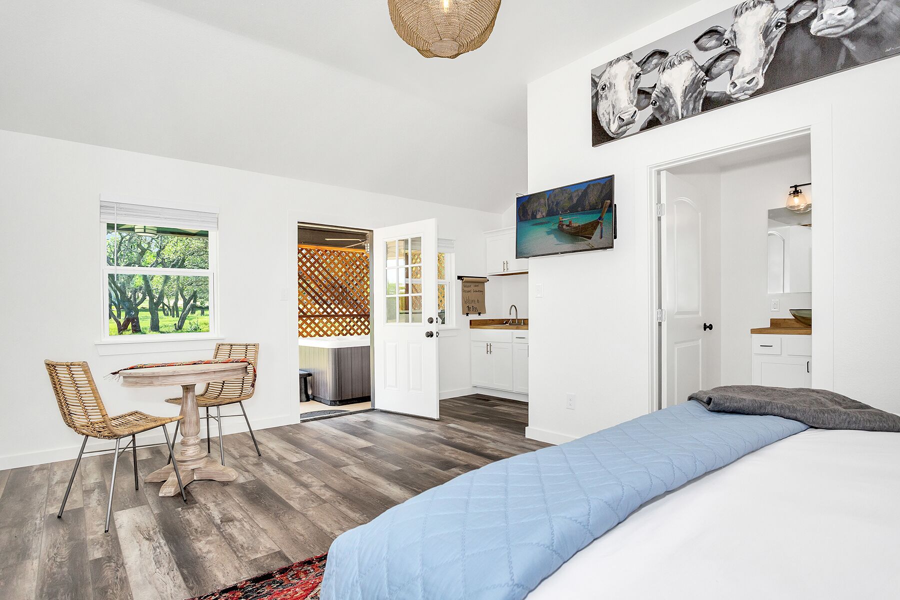 The Inn at Cherry Oak | Full Kitchen | King Bed | Hot Tub