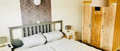 2 bedrooms, in-room safe, WiFi, bed sheets