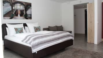 1 bedroom, desk, WiFi, bed sheets