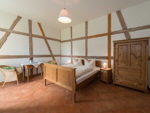 1 bedroom, travel crib, WiFi