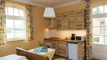 1 bedroom, travel crib, WiFi