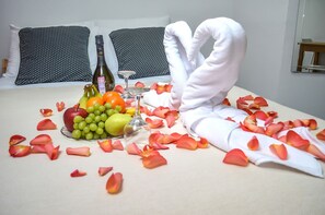 Standard-dobbeltværelse | Skrivebord, strygejern/strygebræt, gratis Wi-Fi, sengetøj