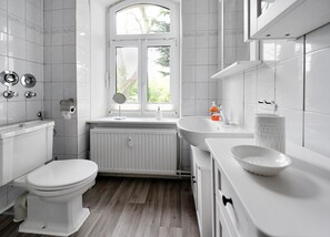 Towels - Ferienwohnung Jakob, mit Garten, Terrasse und Strandkorb (Tönning)