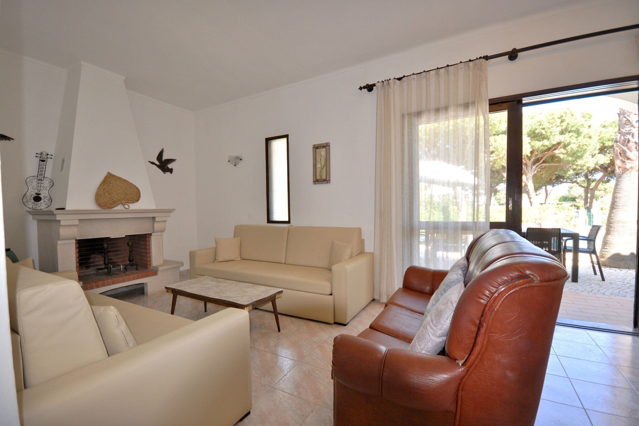 Smart TV, fireplace, DVD player