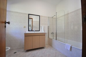 Shower, towels