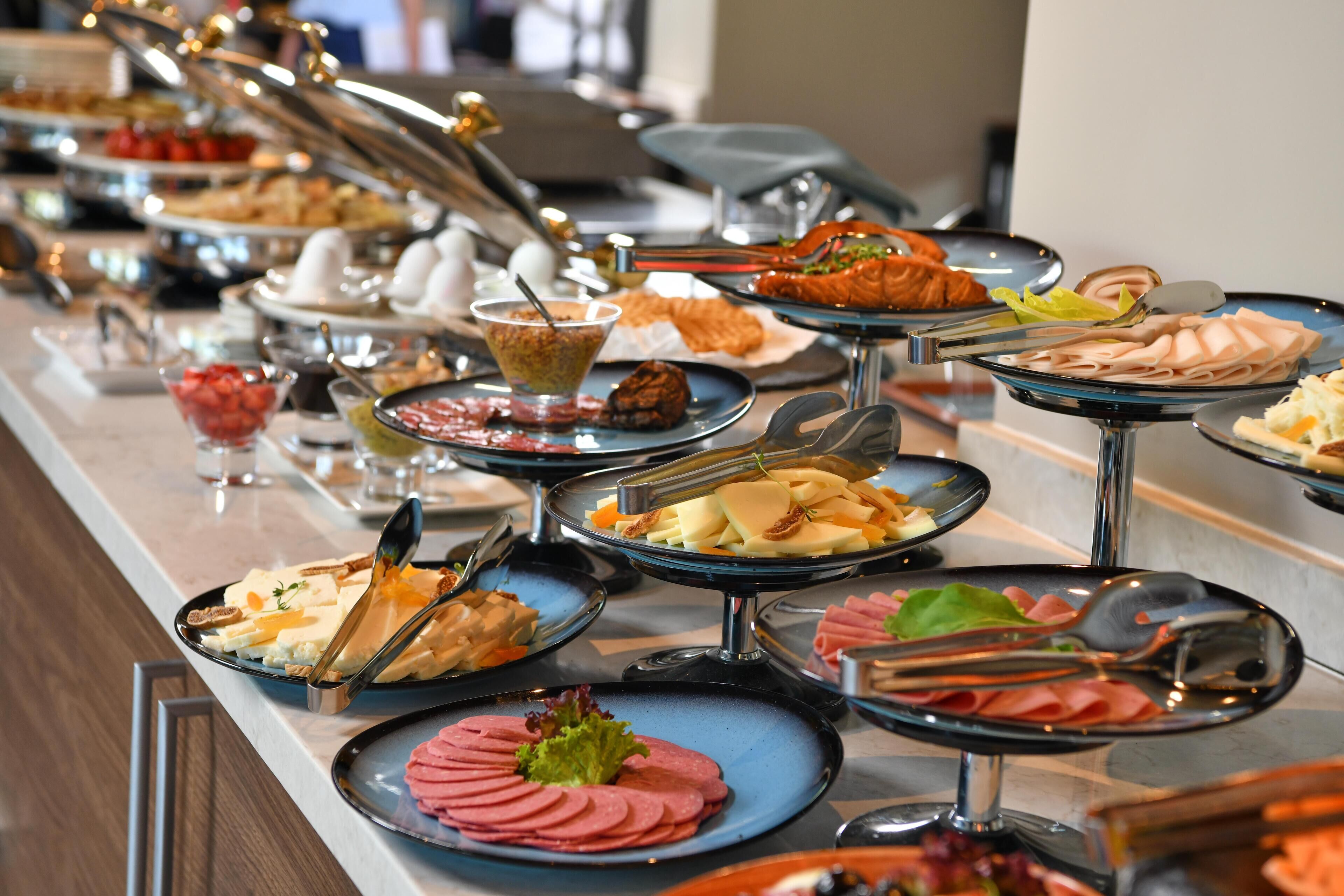Café da manhã com buffet todos os dias (EUR 20 por pessoa) 