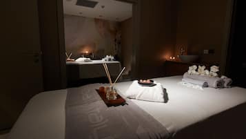 Behandlungsräume für Paare, Sauna, Whirlpool, Dampfbad
