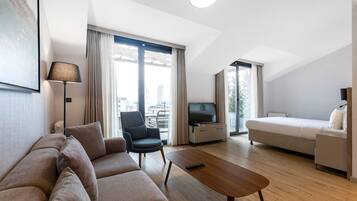 Habitación estándar doble, terraza | Ropa de cama de alta calidad, colchones Tempur-Pedic, minibar