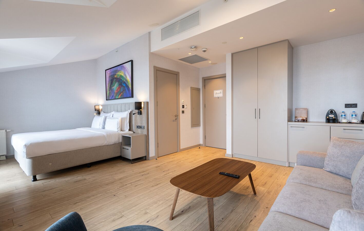 standard double room, terrace | living area | 42-inch lcd tv with cable channels, tv