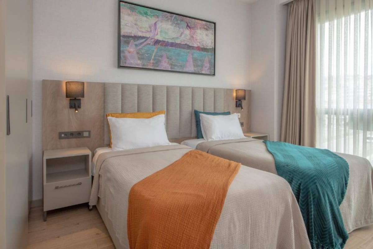 Premium bedding, Tempur-Pedic beds, minibar, in-room safe