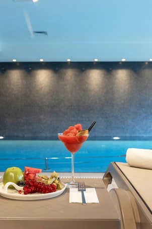 Indoor pool. Antwell Suites
