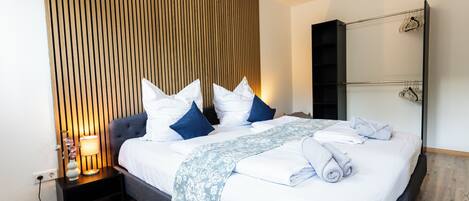 2 bedrooms, travel crib, free WiFi, bed sheets