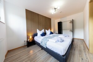 2 Schlafzimmer, Reisekinderbett, kostenloses WLAN, Bettwäsche