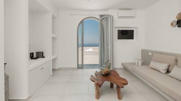 Minibar, in-room safe, iron/ironing board, free WiFi