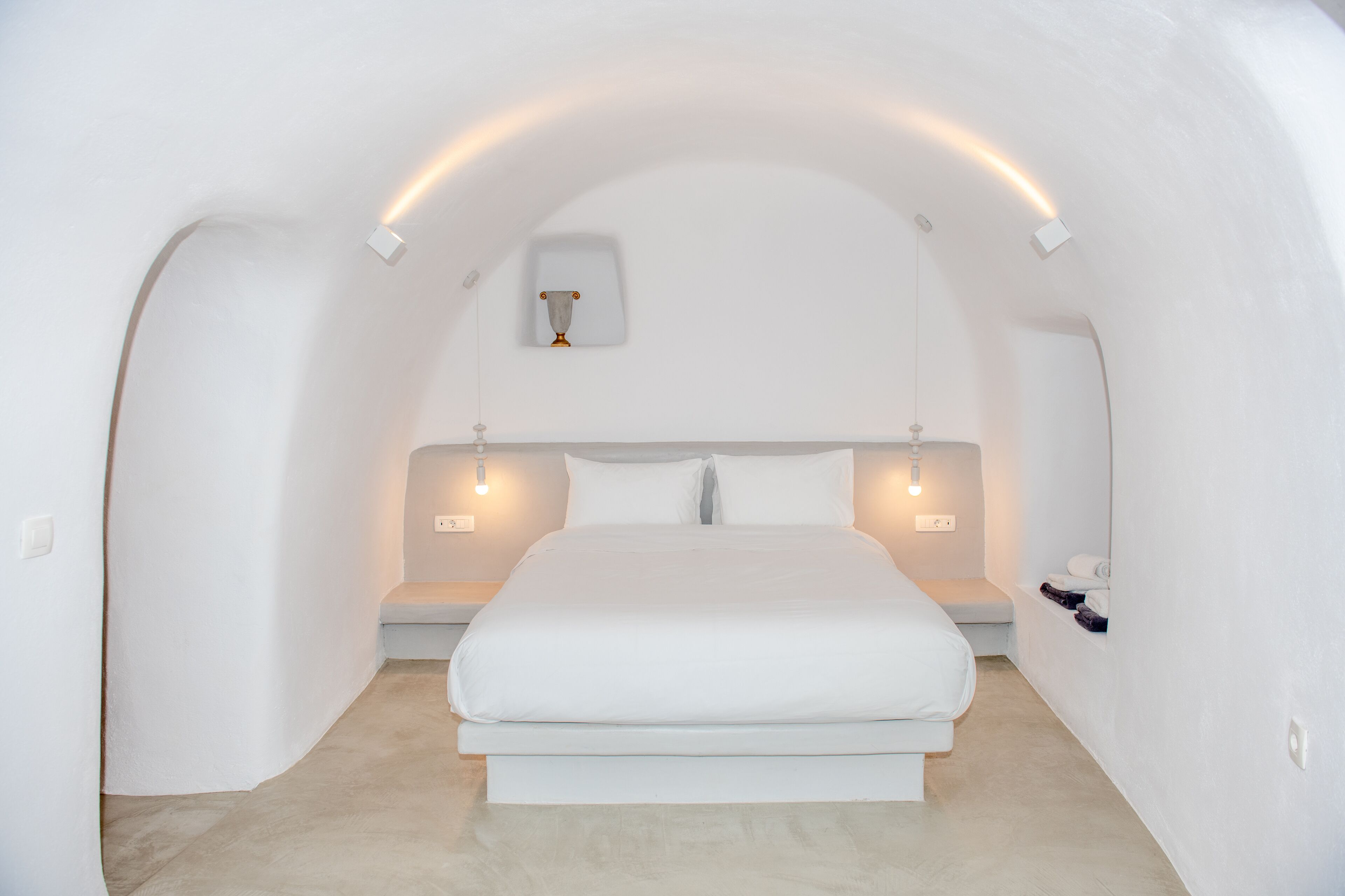 Minibar, in-room safe, iron/ironing board, free WiFi