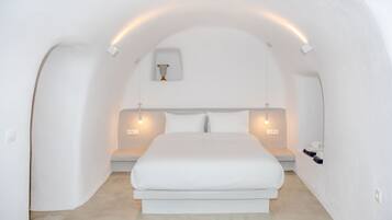 Minibar, in-room safe, iron/ironing board, free WiFi