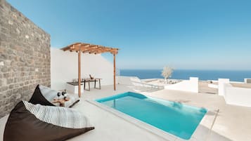 Minibar, in-room safe, iron/ironing board, free WiFi