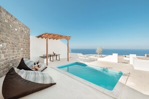 Minibar, in-room safe, iron/ironing board, free WiFi - Oyster Luxury Suites (Santorini)