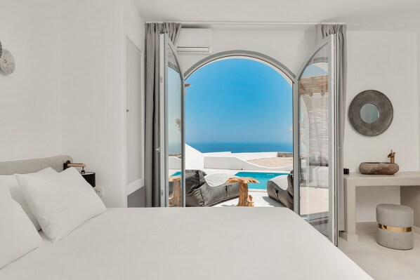 Minibar y caja de seguridad en la habitación