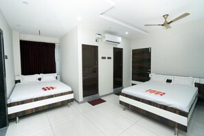 Individually furnished, soundproofing, free WiFi, bed sheets - Sai Lodge (Tiruchirappalli)