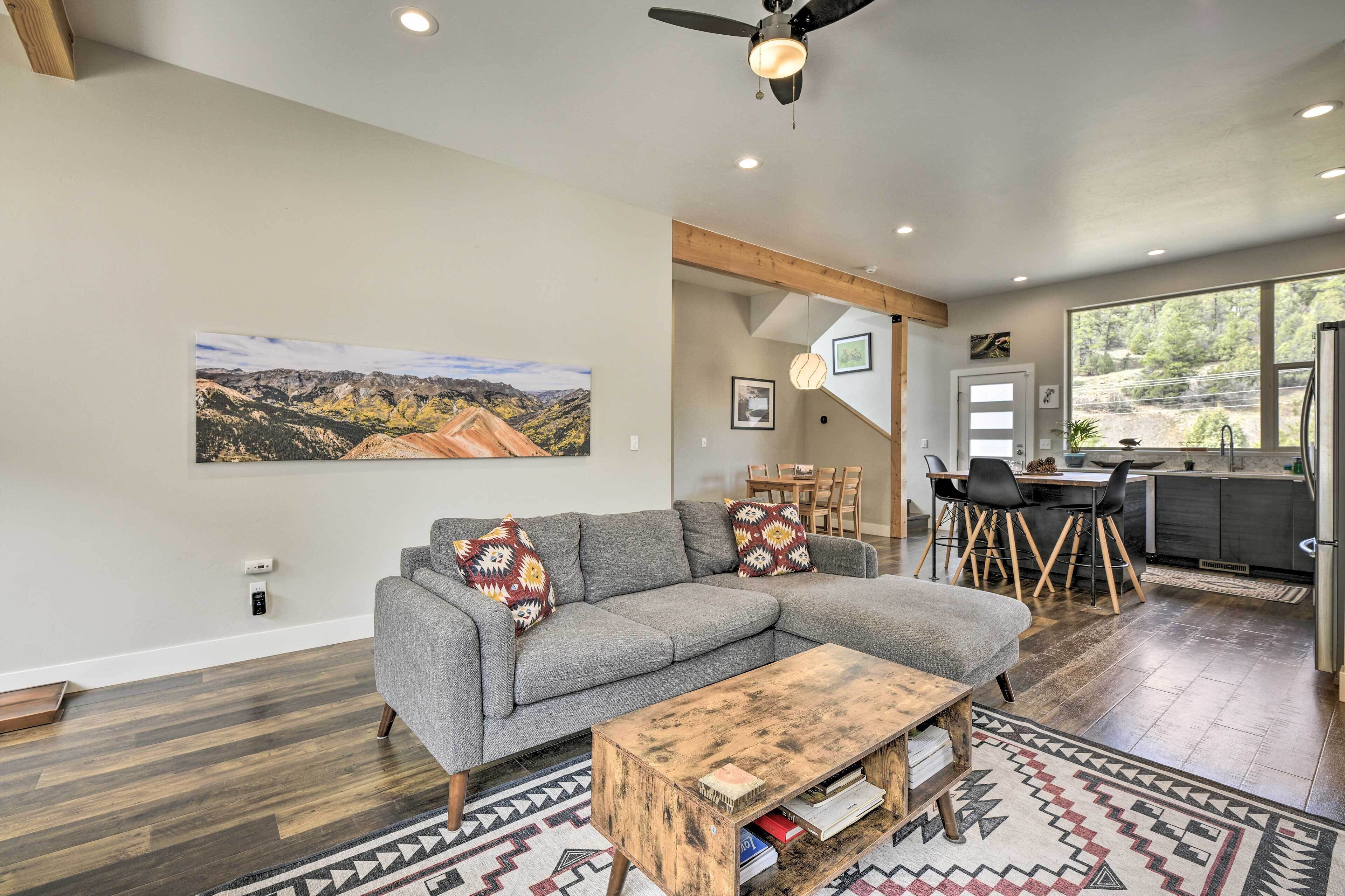 Modern Mtn Getaway w/ Deck, Gas Grill + Views