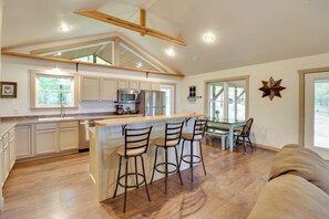Interior - 'Bullfrog Bluff' Mountain View Cabin w/ Deck! (Mountain View)