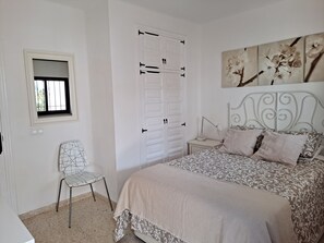 1 chambre, fer et planche Ă repasser, Wi-Fi gratuit, draps fournis