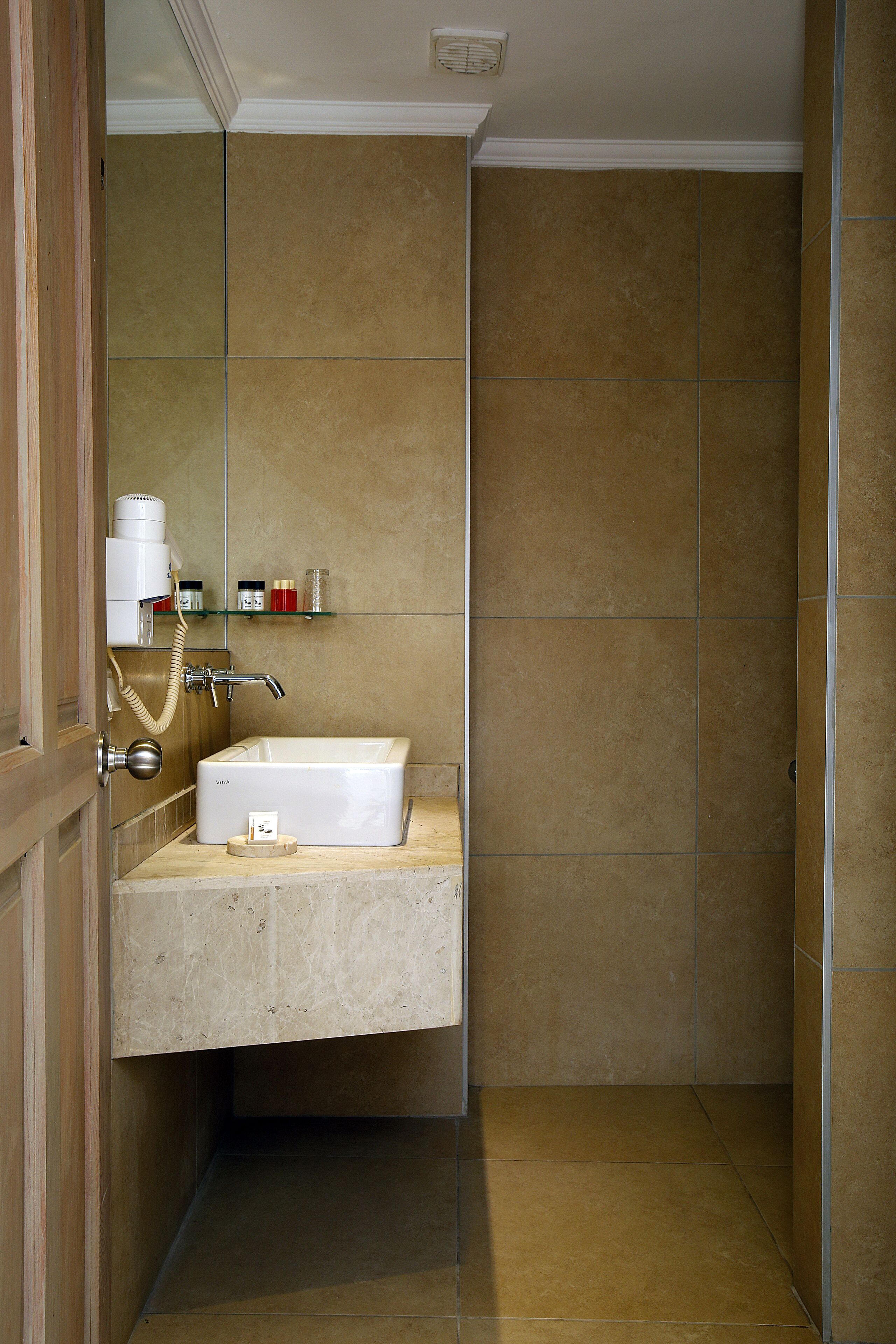 deluxe apartment | bathroom | shower, free toiletries, hair dryer, bathrobes