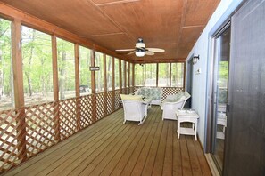Property grounds - Namba Cabin - River Access | Pet Friendly | Grill | Wifi |Screen Porch (Great Cacapon)