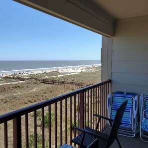 Property grounds - Panoramic view, hear the sounds, feel the moods of the beach. No price increase. (Hilton Head Island)