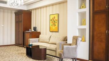 Luxury-Zimmer | Wohnbereich | Flachbildfernseher