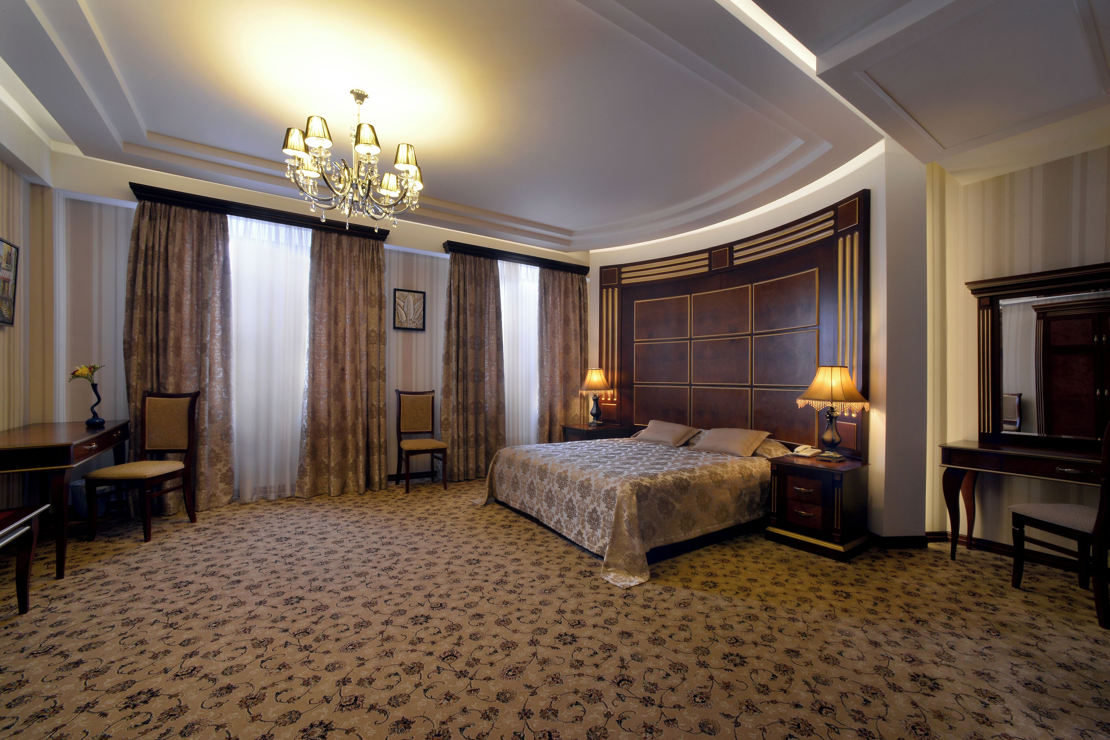 luxury room | 1 bedroom, in-room safe, desk, soundproofing