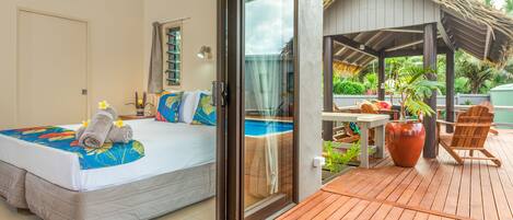 4 عدّة غرف نوم ومكواة/لوح كي وملاءات أسرّة