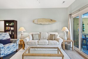 Televisión y oficina 