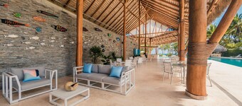 Modern apartment with lake view in El Portillo QB
