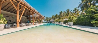 Modern apartment with lake view in El Portillo Qb