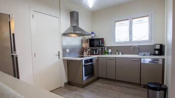 Réfrigérateur, micro-ondes, four, lave-vaisselle