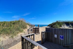 Una spiaggia nelle vicinanze